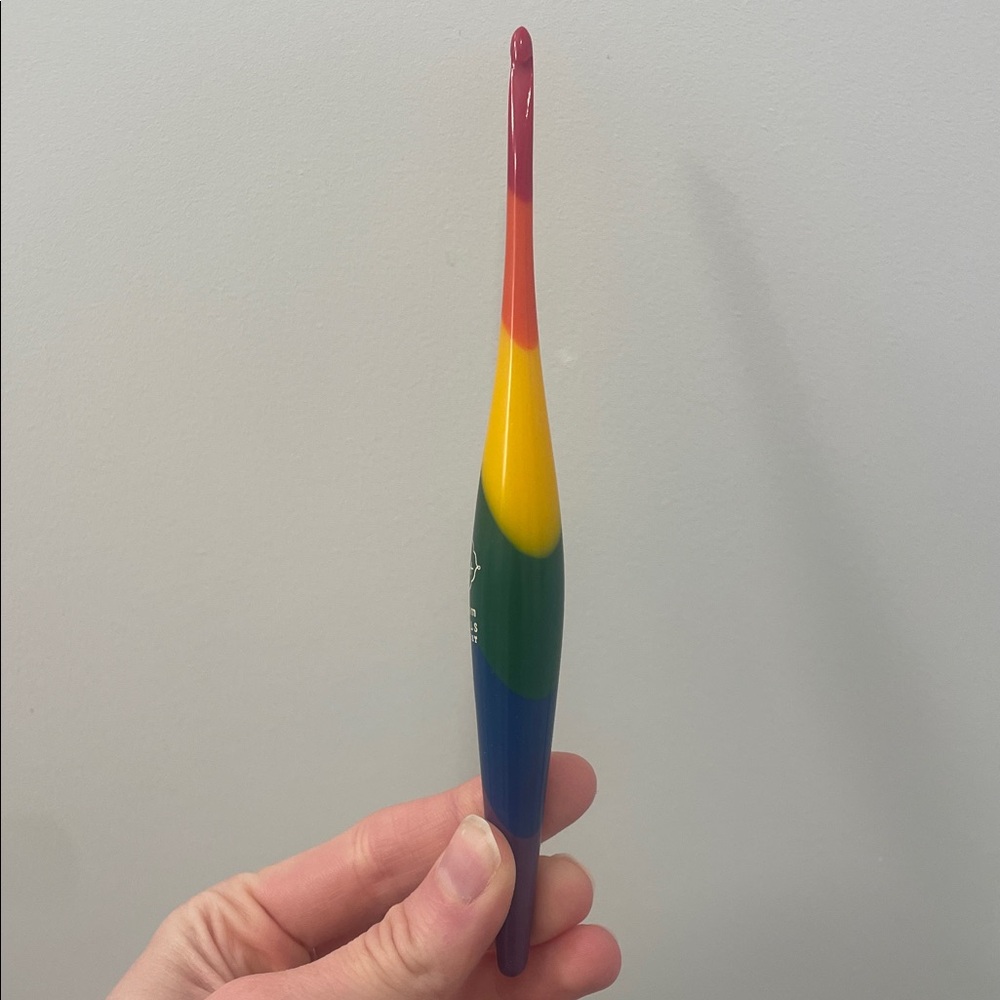 Furls Streamline Swirl Crochet Hook - Picture 4 of 6